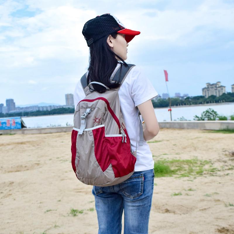 出门旅游背包好呢还是带行李箱?